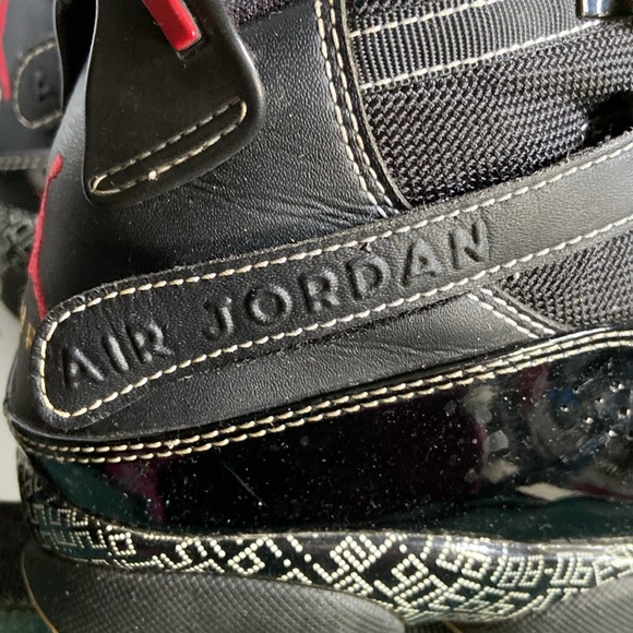 Air Jordan sneakers lightly used black on black red liner sz 10.5 - Picture 9 of 10